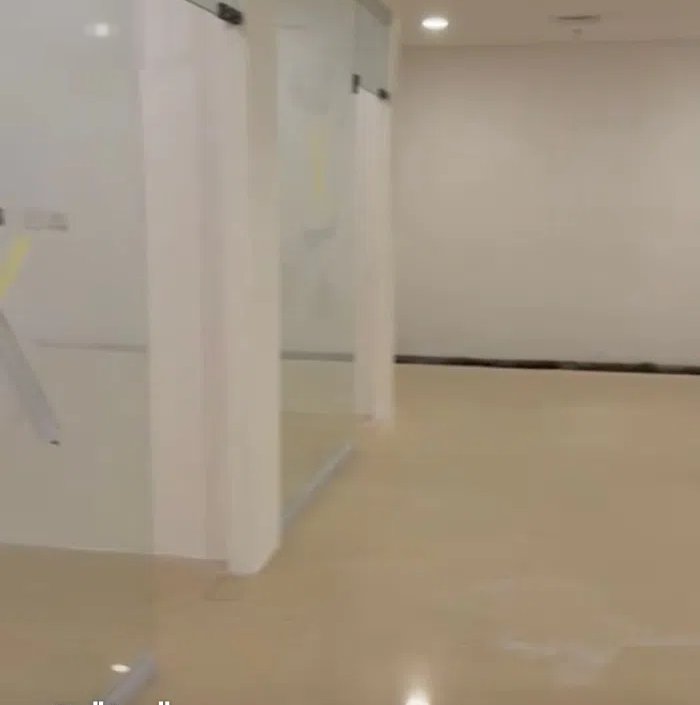 للايجار مكتب في العاصمه رقم علي مساحه 11 متر الايجار