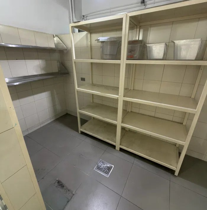 سرداب غذائي بالشويخ الصناعية 500 م + محل + مكاتب  Food Facility in Shuwaikh Industrial 500 sqm