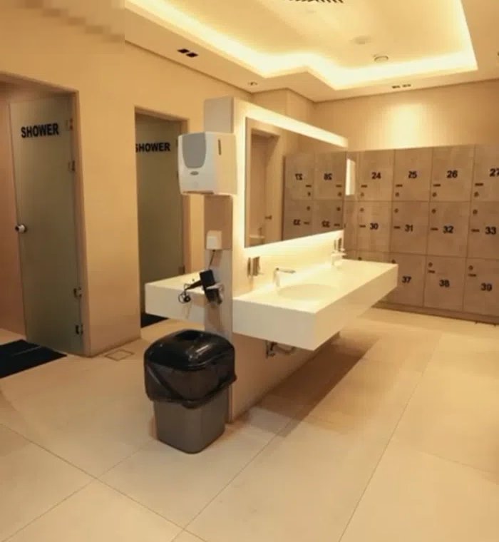 للإيجار – دور تجاري مميز بمساحة كبيرة فرصة استثمارية قوية للشركات والمستثمرين، دور تجاري كامل للإيجا