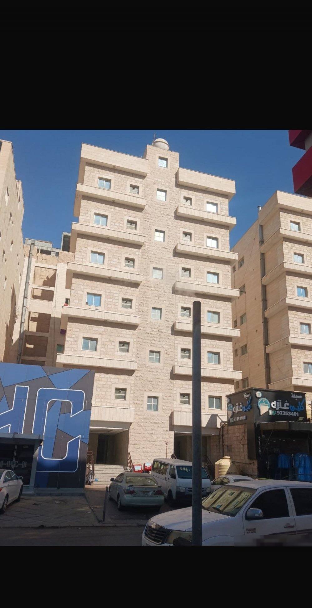 Building for sale. Prohibited offices and brokers.