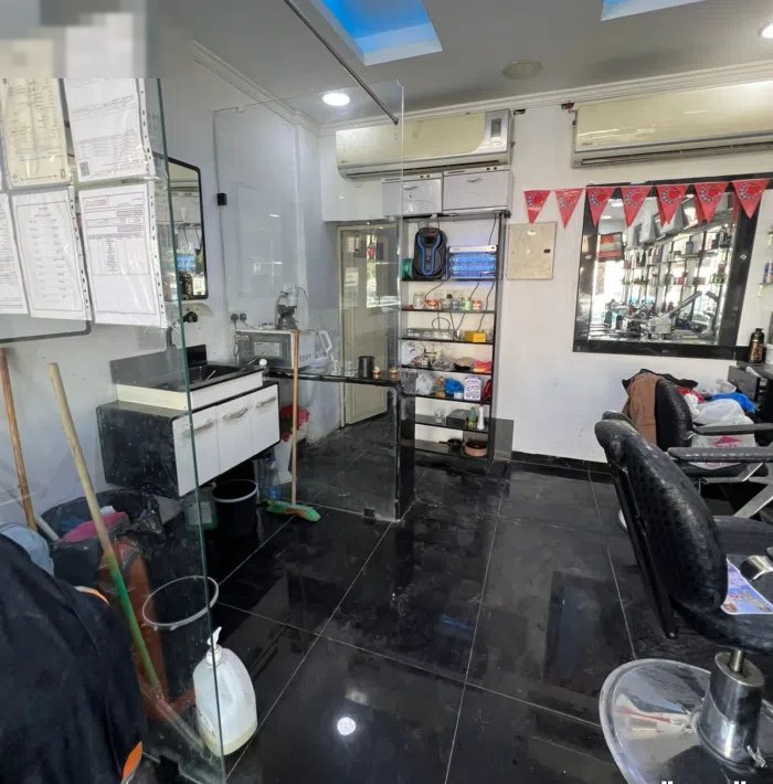 صالون رجالي للبيع او الضمان