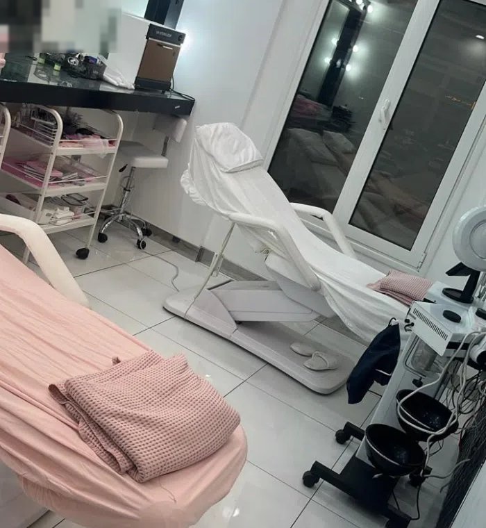 Beauty salon in salmiya for sale