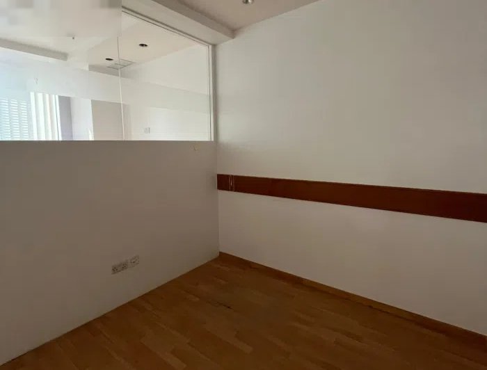 دور كامل تجاري للإيجار في القبلة .