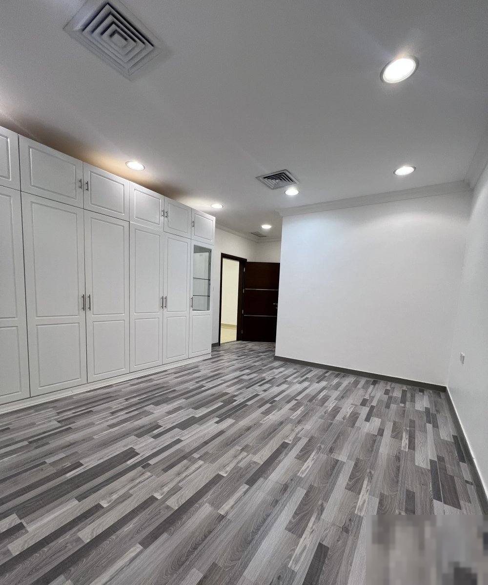 Apartment in Omariya