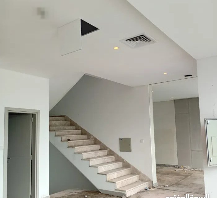 للايجار فيلا تجارية مطل عالبحر