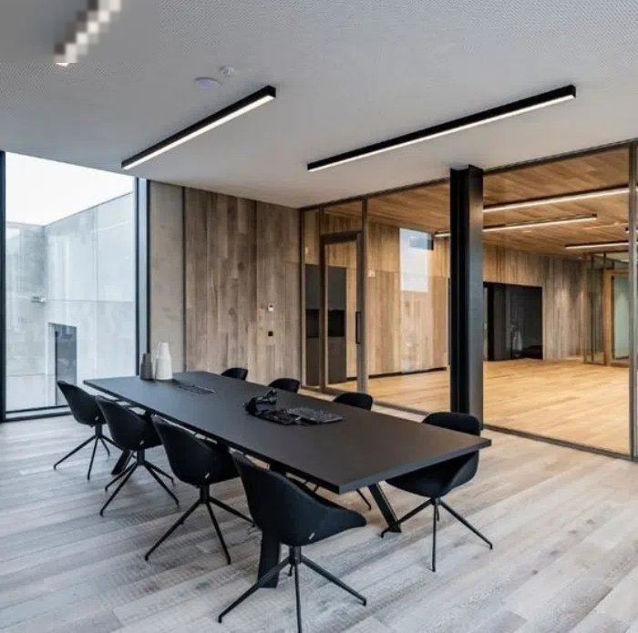 مكتب  بالعاصمه صغيره  + مساحات كبيره