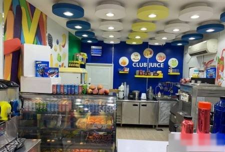 Juice shop opposite Al-Qadsia Club. The shop is working, Mashallah.