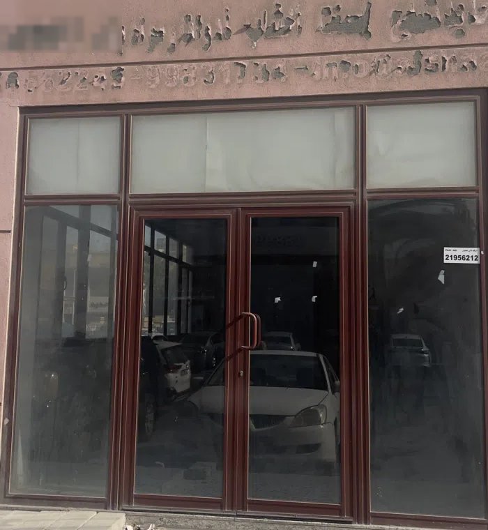 محل للايجار مباشرة على شارع حيوي في الشويخ الصناعية من المالك بدون خلو او عمولة