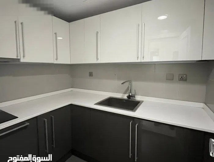 دور كامل تجاري مع فترة سماح للإيجار في القبلة قطعة 11