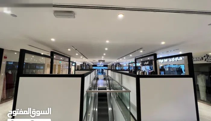 محل للايجار في مجمع راقي بالقبلة بمساحات واسعة وأسعار تنافسية من المالك مباشرة بدون خلو او عمولة