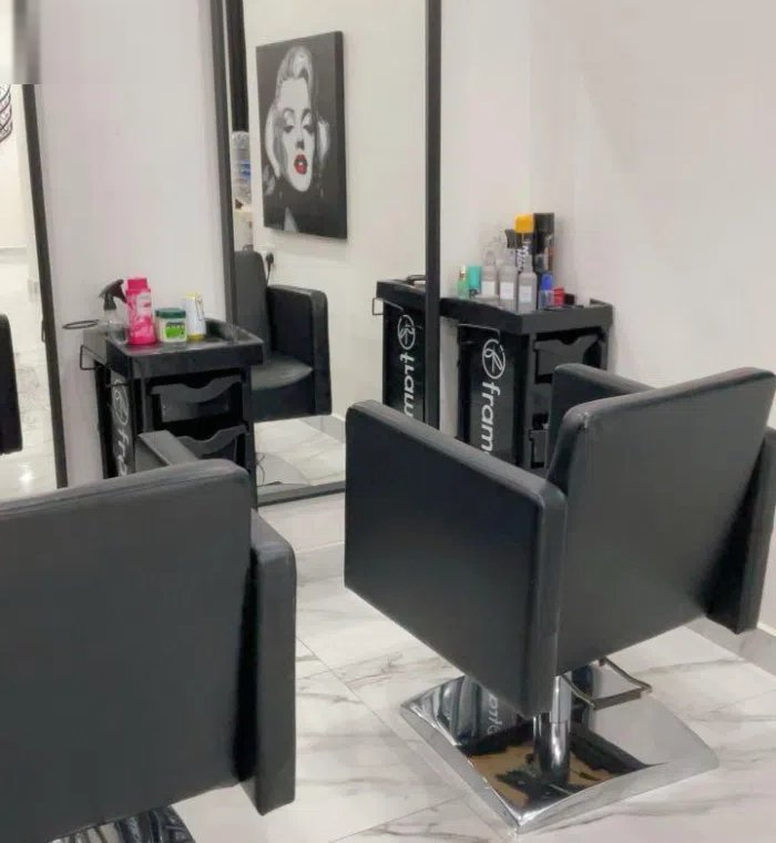 صالون نسائي للبيع