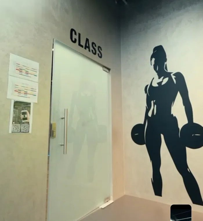 للإيجار – دور تجاري مميز بمساحة كبيرة فرصة استثمارية قوية للشركات والمستثمرين، دور تجاري كامل للإيجا