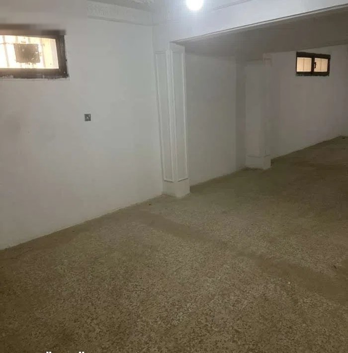 مخزن بالأندلس نزلة سيارة