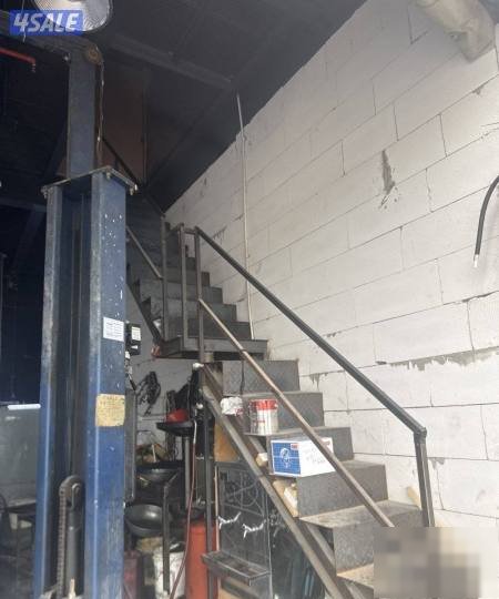 Garage for sale completely equipment three roles