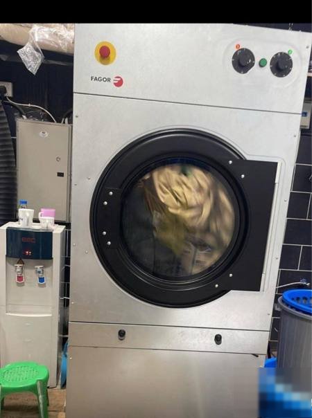 For sale equipment laundromat in condition excellent ( washing machine - dryer - press
