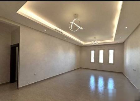 Owner's residence, 4 rooms, the fifth is a maid's room, two parking spots, basement.