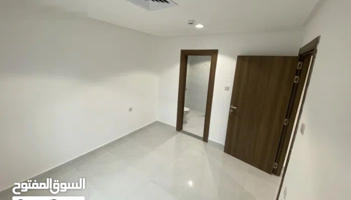 للإيجار دور اول إستثماري ب عماره جديده اول ساكن تصلح معهد تعلمي صالون مشغل خياط الفروانية قطعه 1