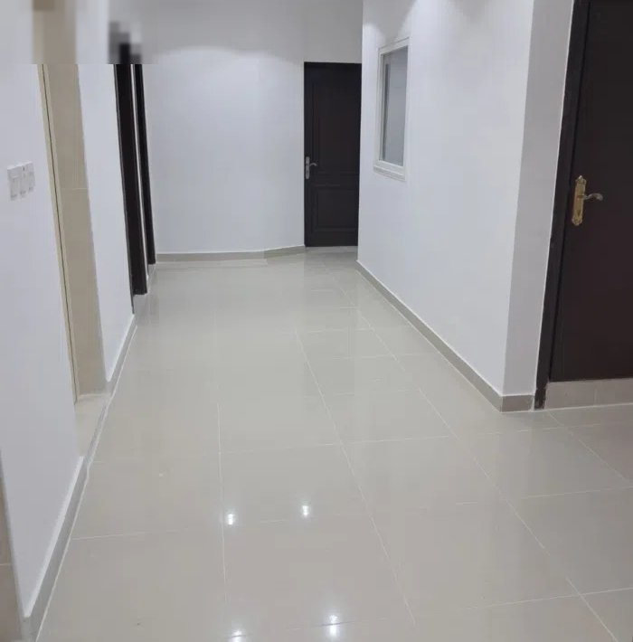 دور تجارى للايجار بالفروانيه ب3 ارقام اليه يصلح لكافة الانشطه التجاريه