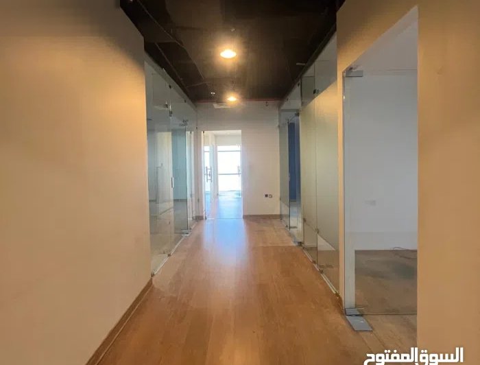 مكتب تجاري مع فترة سماح للإيجار في القبلة
