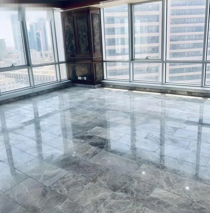 مكتب  للايجار مجمع تجاري  مساحات مختلفة تبدأ المساحة من 30 متر مربع