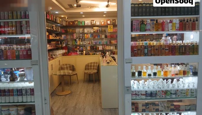 محل في مجمع راقي جدا بالفرونية