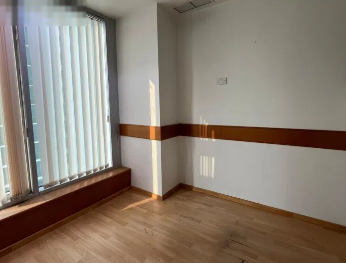 دور كامل تجاري للإيجار في القبلة .