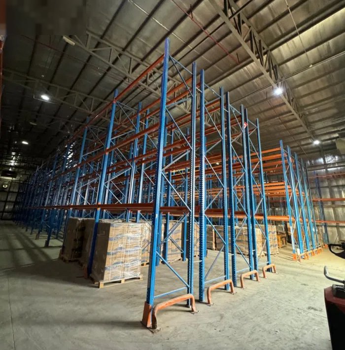 للايجار مخزن 1250 متر  ميناء عبدالله مكيف ومرخص