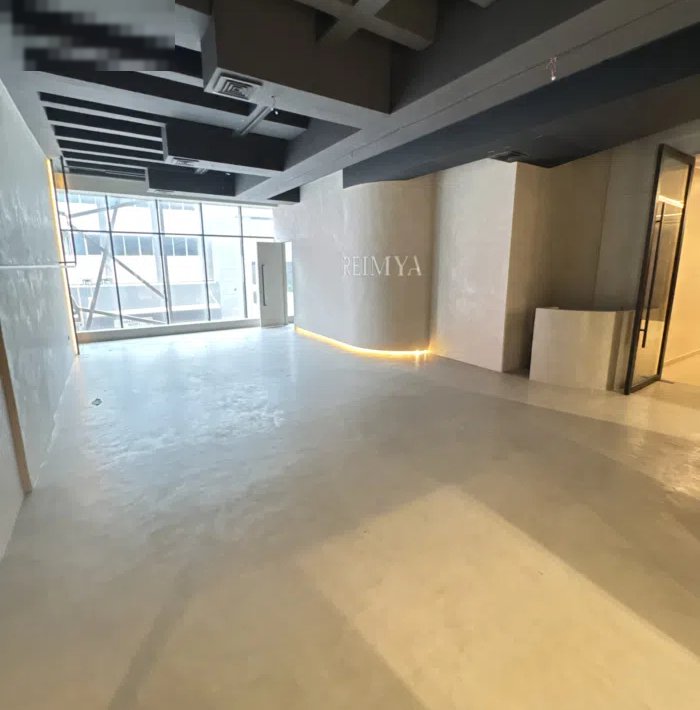 للإيجار مساحة تجارية 100 م بالدور الأول ببرج راقٍ  Commercial Space 100 sqm For Rent