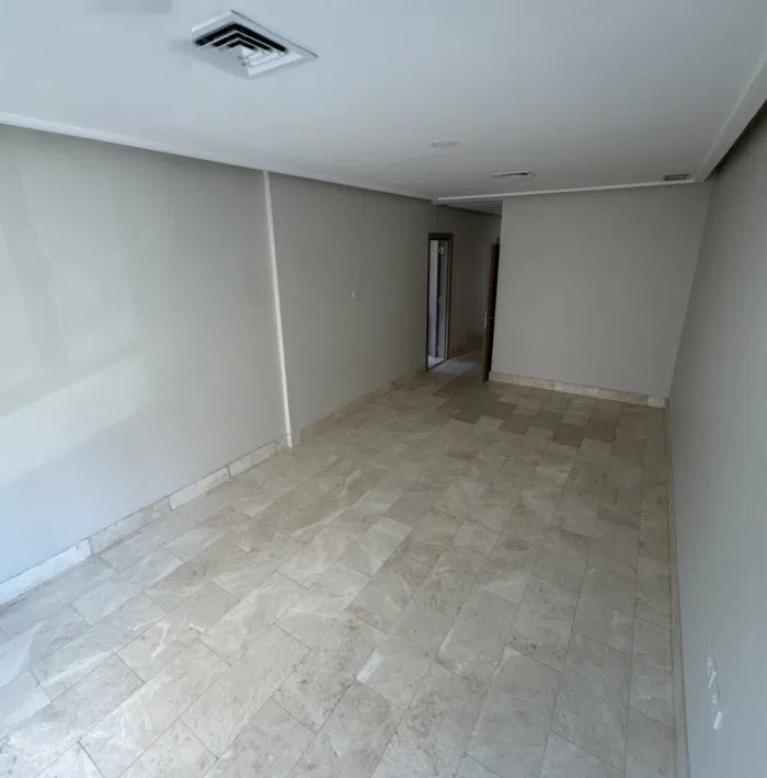 شقة للإيجار بالدور الأول تصلح للأنشطة التجارية  Commercial Apartment For Rent