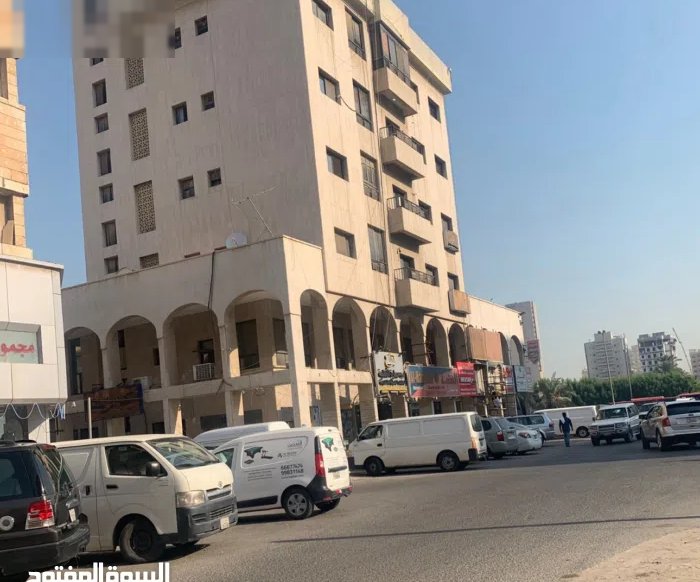 للايجار مكاتب ومحلات تجارية في مجمع تجاري في حولي شارع تونس