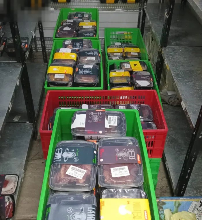 محل لحوم. مجهز. ديكورات. ومعدات.  3. ادوار.    واسنسير. داخلي.