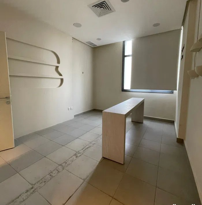 للايجار دور 150 متر يصلح صالون نسائى فى الشعب البحرى بسعر مميز