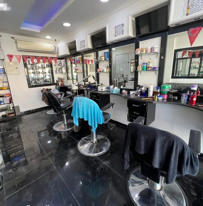 صالون رجالي للبيع او الضمان