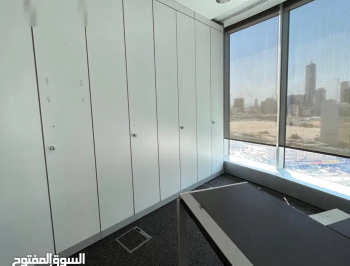 نصف دور تجاري للإيجار في شرق قطعة 7