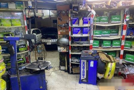 Electricity and tire repair for sale, fully equipped.