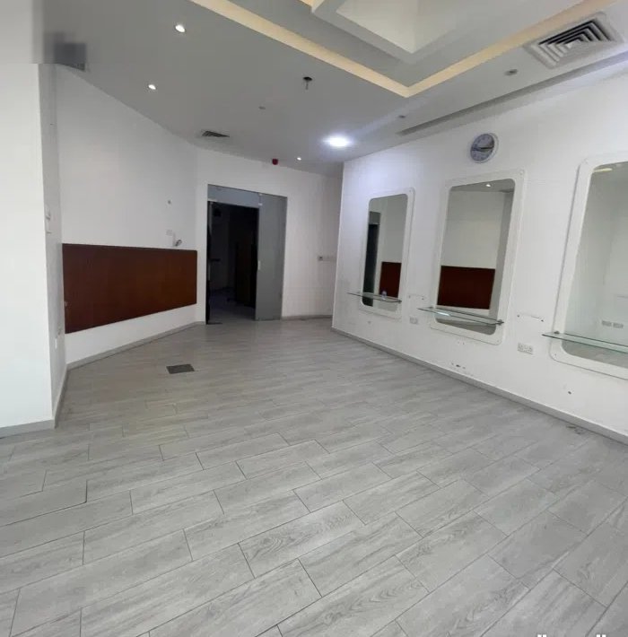 للايجار دور تجارى فى الحابريه يصلح صالون نسائى او أتيليه