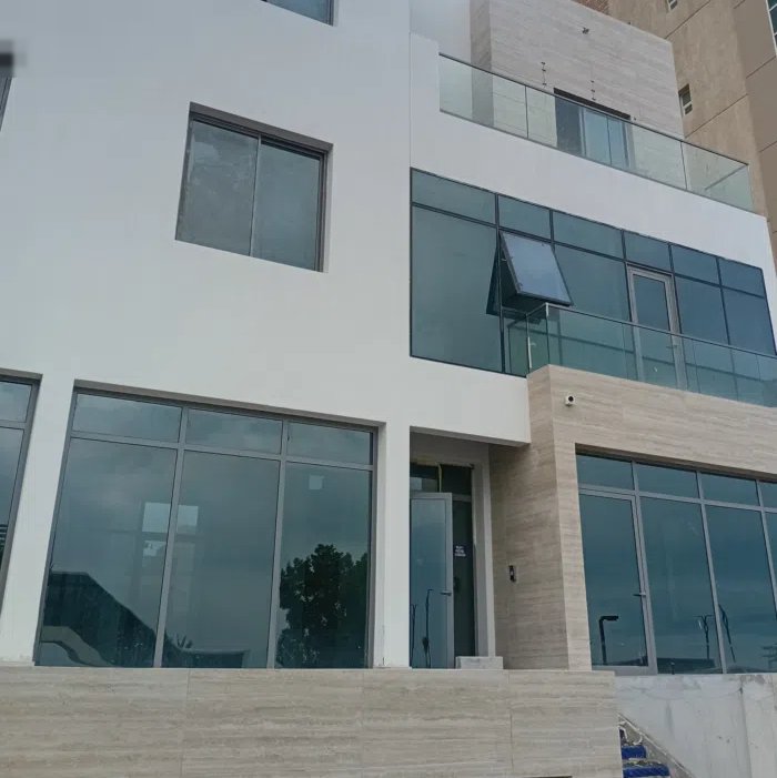 للايجار فيلا تجارية مطل عالبحر