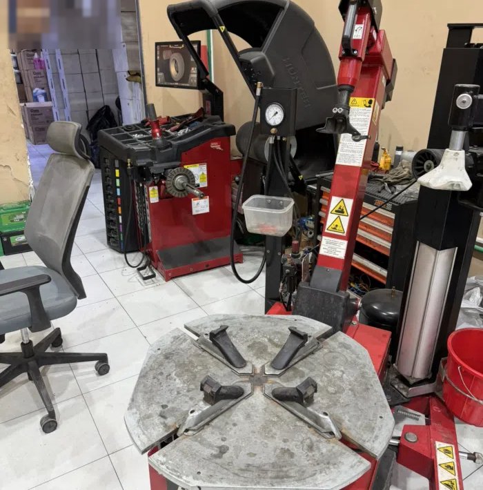 محل تواير وزيوت وبطاريات