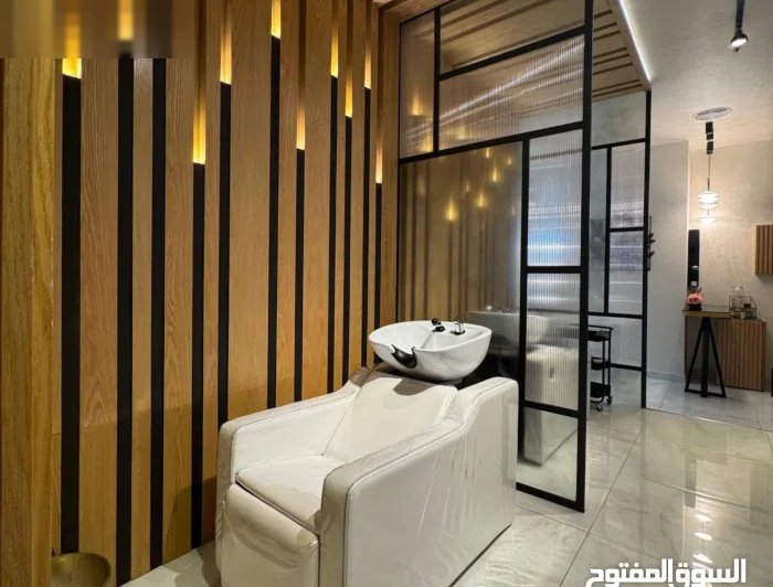 صالون VVIP للإيجار ( خلو ) في صباح السالم قطعة 1