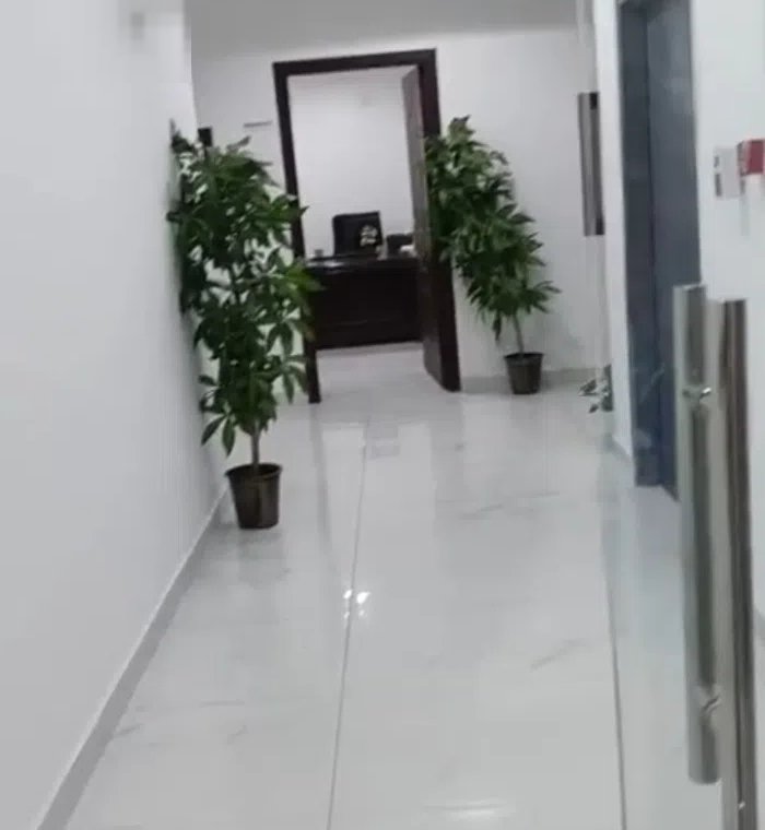 مكتب للإيجار بحولى ميزانين مفروش