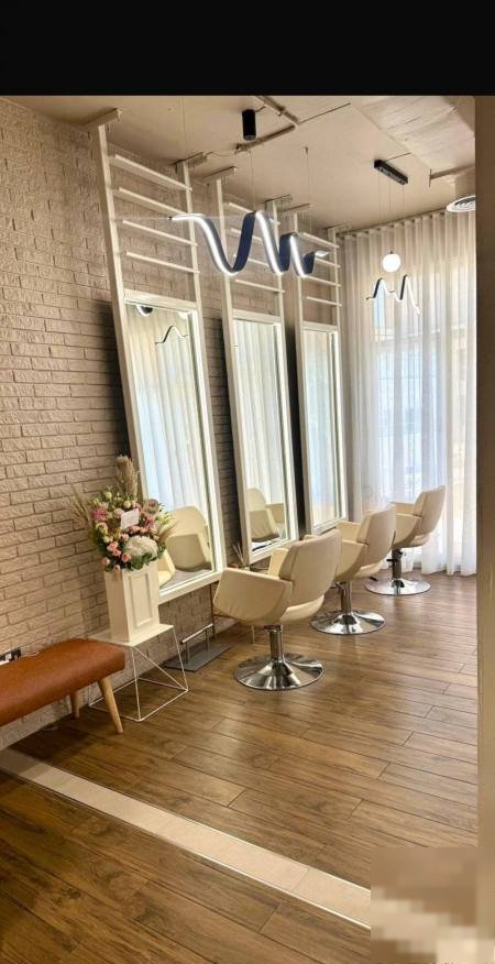 For rent women's salon