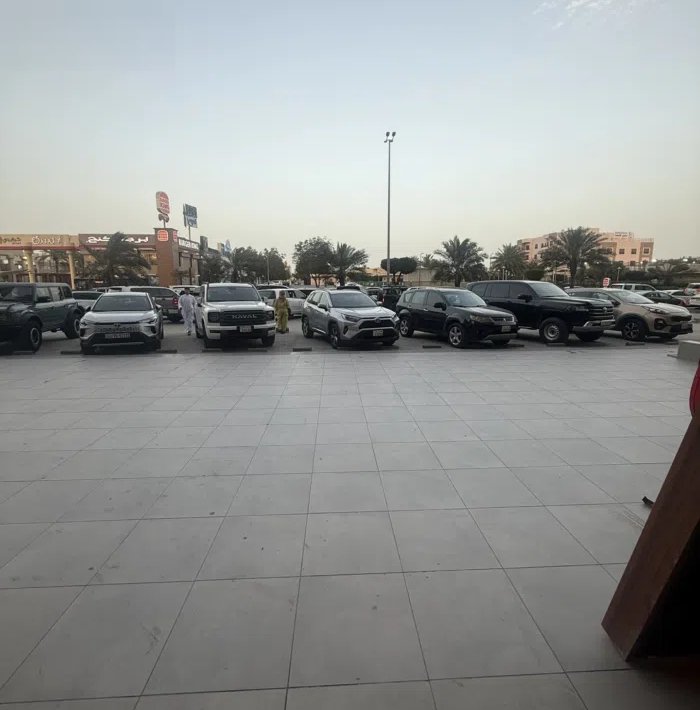 محل لي الايجار موقع مميز علي طريق ساحلي المهبوله