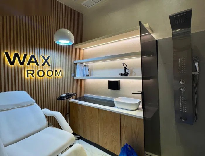 صالون VVIP للإيجار ( خلو ) في صباح السالم قطعة 1