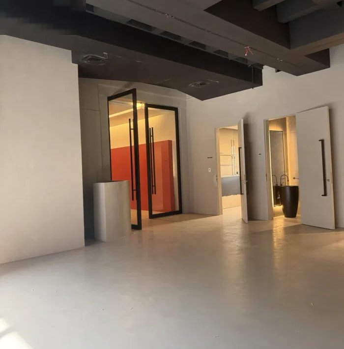 للإيجار فى صباح السالم دور اول تجارى راقى 140 متر يصلح صالون نسائى - مشغل خياطه - استشارات نفسيه