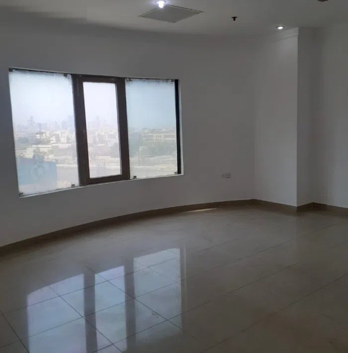 للإيجار مكتب ومحل في حولي شارع بن خلدون مقابل مجمع القاهرة