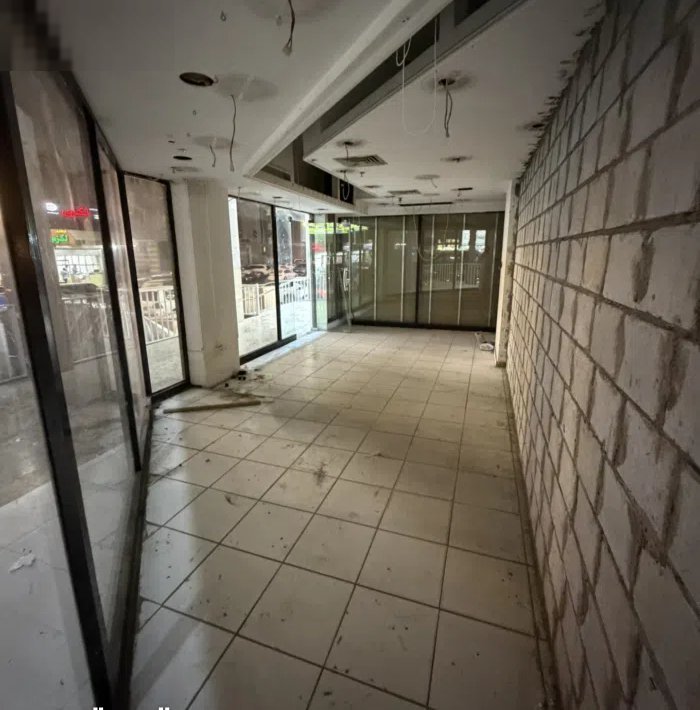 محل للإجار زاوية الدور الارضي في مركز الدويخ التجاري الفروانيه شارع حبيب المناور