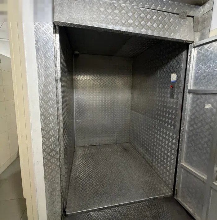 سرداب غذائي بالشويخ الصناعية 500 م + محل + مكاتب  Food Facility in Shuwaikh Industrial 500 sqm