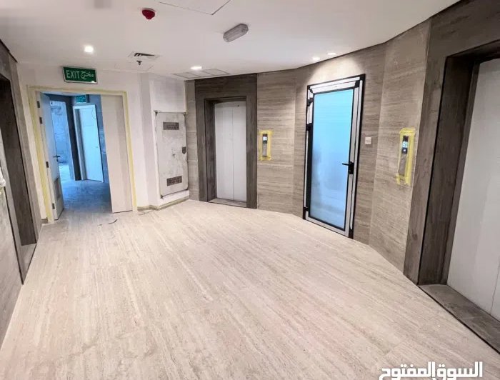 دور كامل تجاري للإيجار في شرق قطعة 7