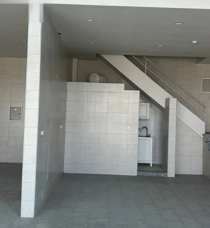 للايجار محل في الري 100 متر