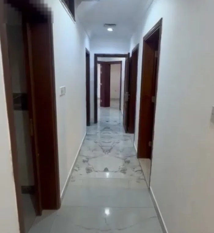 300 m2 3 Bedrooms Apartments for Rent in Hawally Salmiya